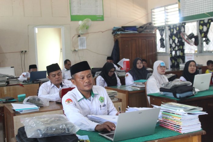 MTsN 7 Bungo Sosialisasikan Panduan Pelaksanaan Survei Lingkungan Belajar Tahun 2026 MTsN 7 Bungo Sosialisasikan Panduan Pelaksanaan Survei Lingkungan Belajar Tahun 2026