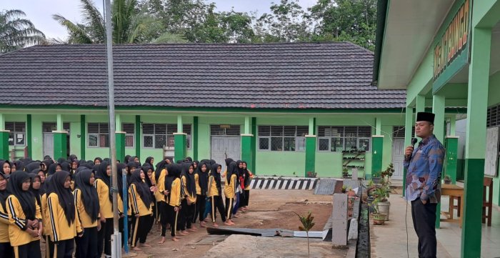 Apel Rutin MTsN 7 Bungo Jadi Sarana Pembinaan Disiplin dan Penanaman Karakter Cinta Lingkungan