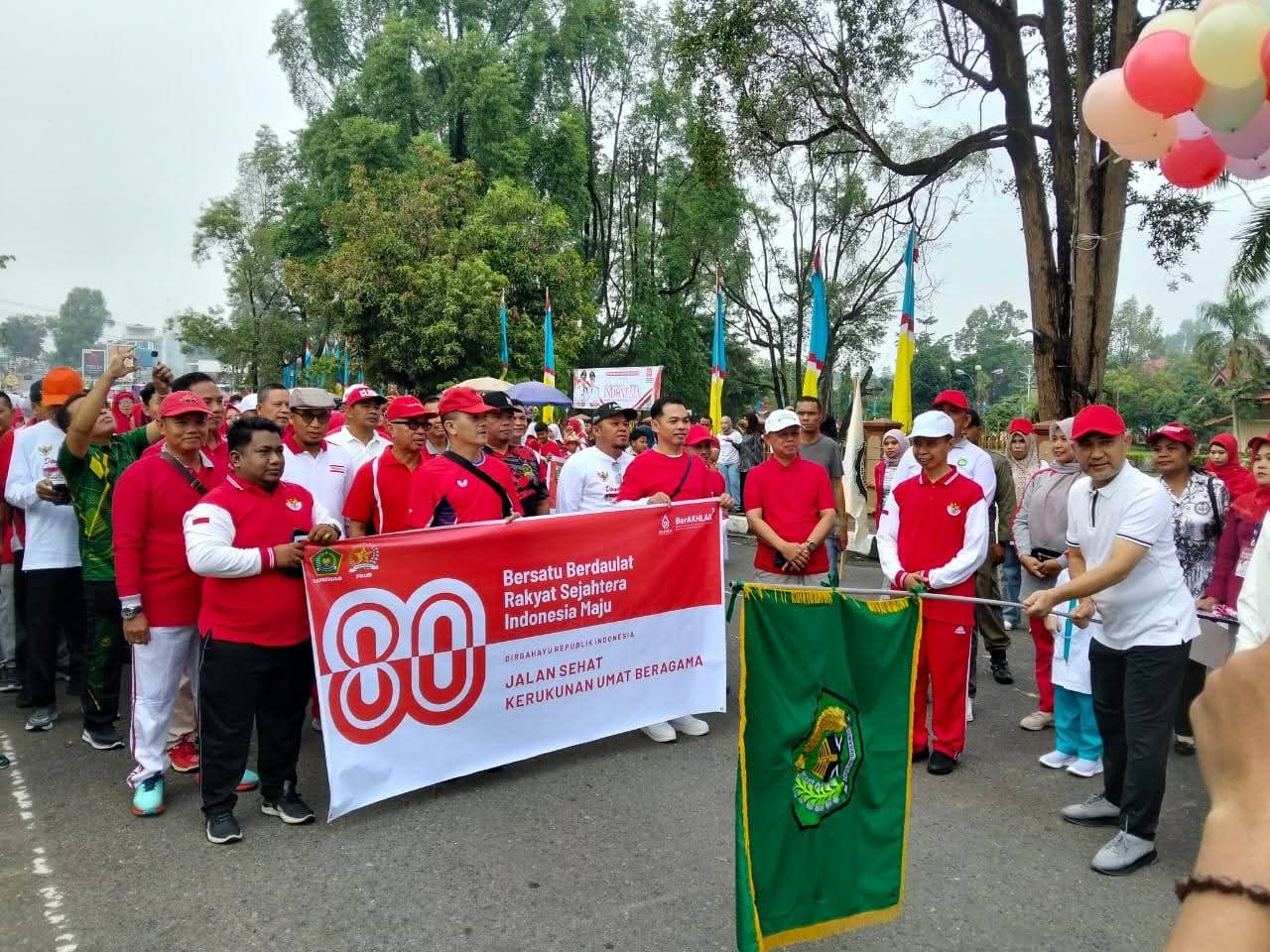 Keluarga Besar MTs Negeri 7 Bungo Meriahkan Jalan Santai Kerukunan Umat Beragama