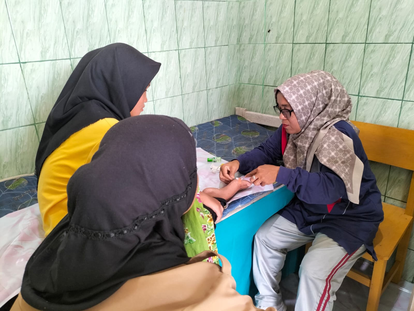 PMR MTs Negeri 7 Bungo Sigap  Tangani Siswa Terluka