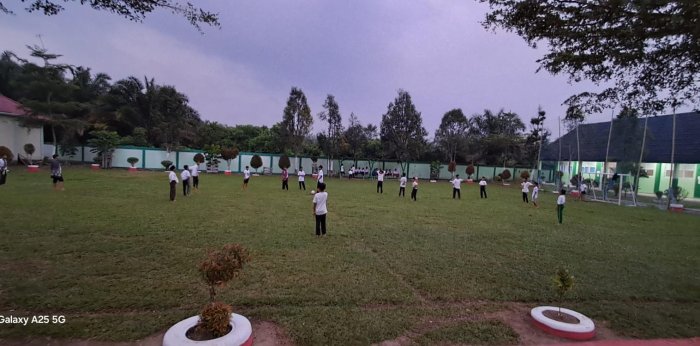 Semangat Pagi Warnai MATAMUDA Camp MTsN 7 Bungo melalui Olahraga Bersama Semangat Pagi Warnai MATAMUDA Camp MTsN 7 Bungo melalui Olahraga Bersama