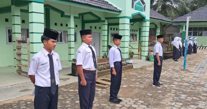 OSIM MTsN 7 Bungo Berperan Aktif Sukseskan Pelaksanaan Upacara Hari Senin