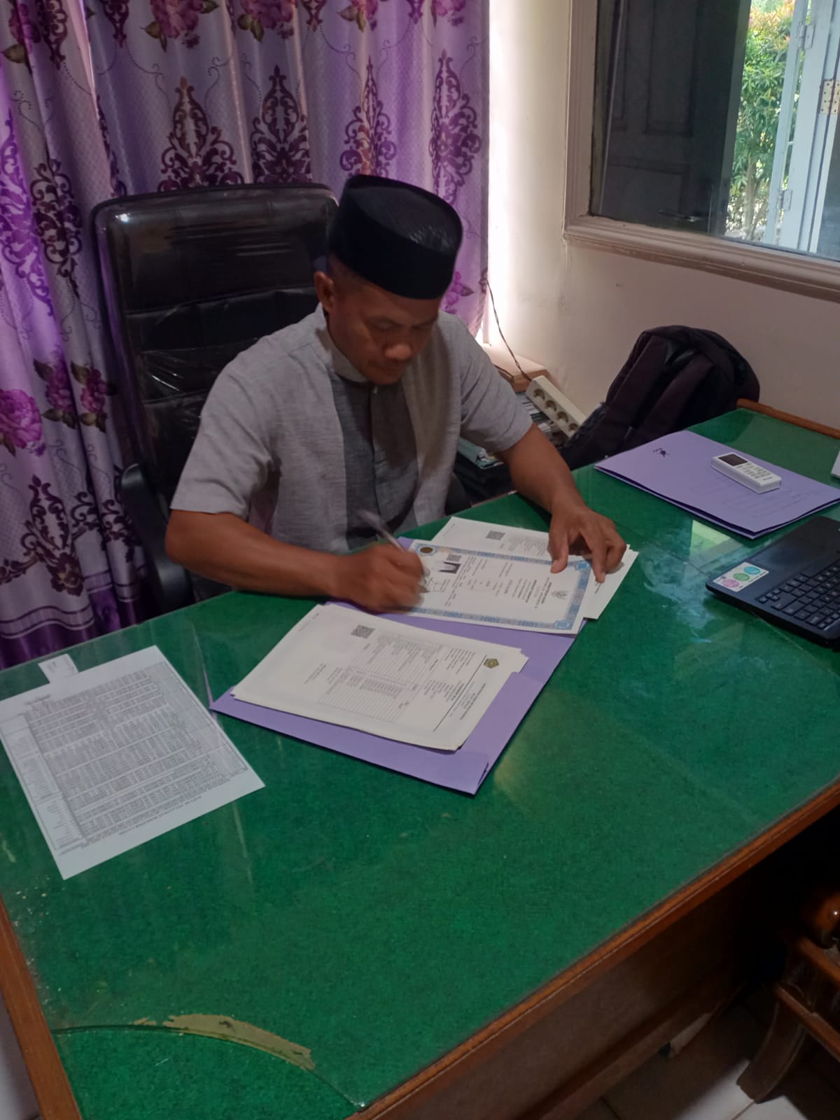 Kepala MTsN 7 Bungo Mulai Tandatangani Ijazah Siswa Kelas IX Tahun Ajaran 2024/2025