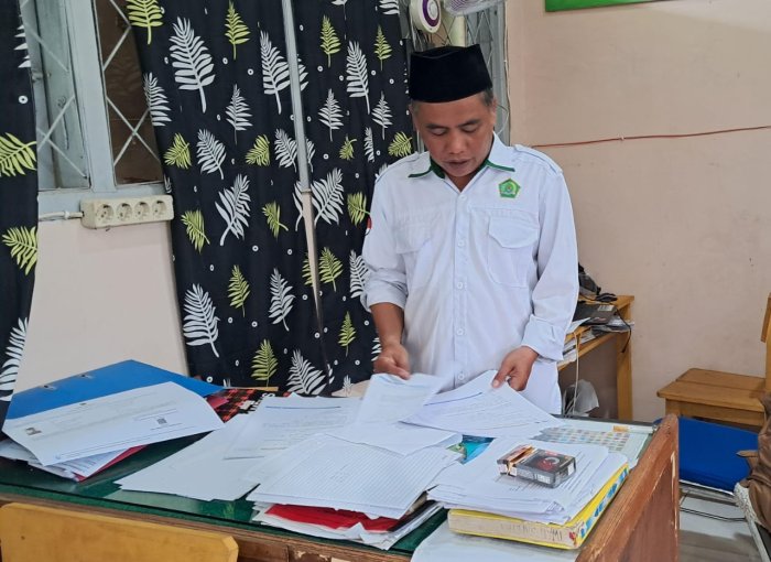 Guru MTsN 7 Bungo Siapkan Materi dan Soal Latihan untuk Hadapi OMI Tingkat Provinsi Jambi