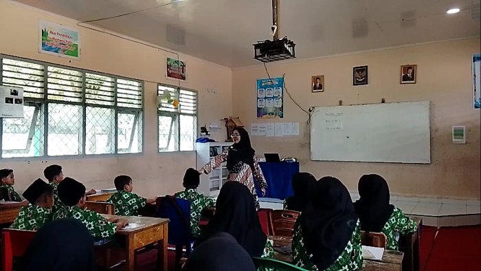 Ibu Cinta Laksanakan Kegiatan Aktualisasi LATSAR CPNS di MTsN 7 Bungo Melalui Program Five Senses of English Exposure