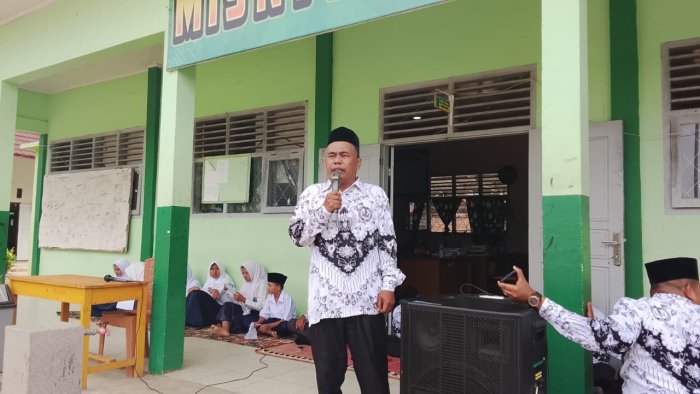 MTsN 7 Bungo Meriahkan HGN 2025 dengan Pentas Seni: Guru Turut Unjuk Bakat di Atas Panggung