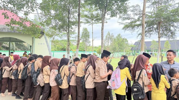 Haru dan Penuh Makna, Keluarga Besar MTsN 7 Bungo Saling Bersalaman dan Bermaafan Sambut Ramadhan 1447 H