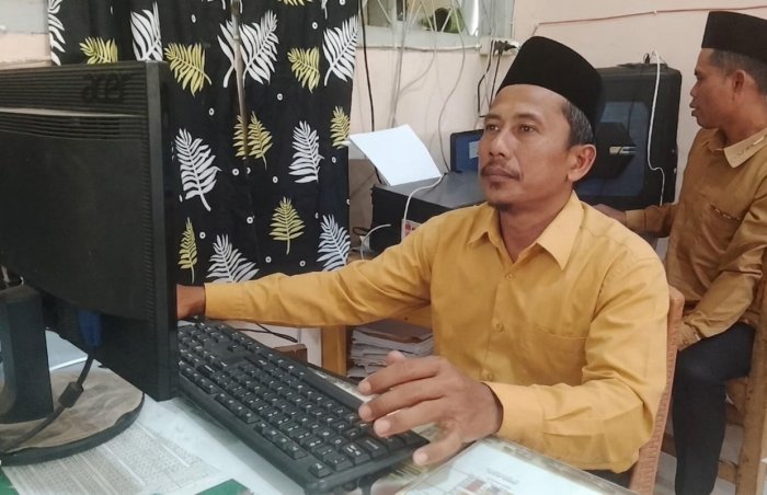 MTsN 7 Bungo Siap Bertransformasi: Humas Tindak Lanjuti Peralihan SIMPATIKA ke EMIS-GTK Baru